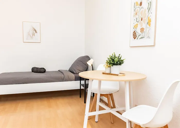 Cosyhomes24 - Traffic Connection And Balcony - Un02a